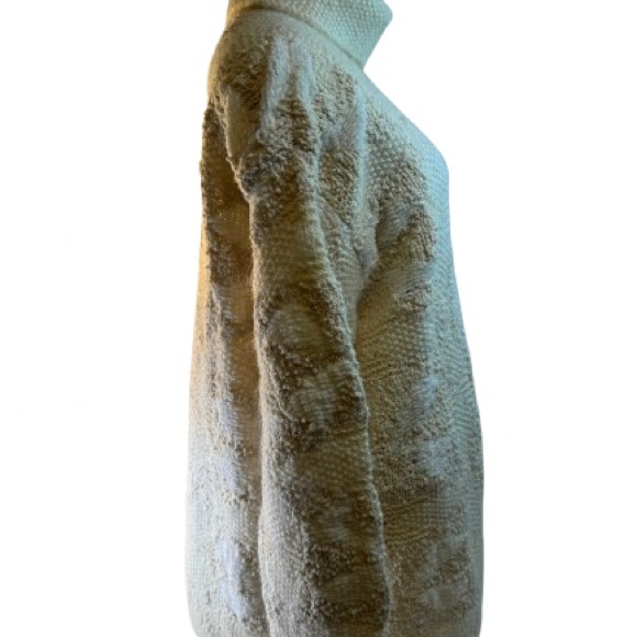 VINTAGE JONES NEW YORK EXCLUSIVE HAND KNIT TURTLE NECK CREAM AND WHITE SWEATER - Picture 5 of 11